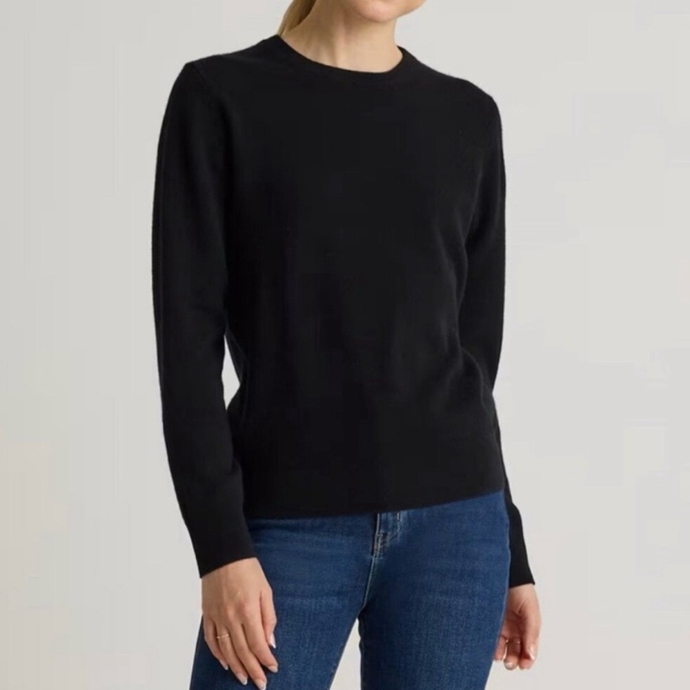 Classic black Quince cashmere Sweater